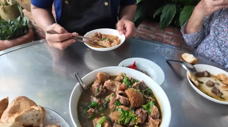 Xúc động: Diễn viên 52 tuổi nấu cho mẹ món ăn từ dược liệu quý, ai cũng khen người con có hiếu - 6