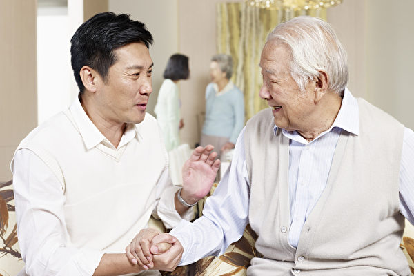 Bạn nên để lại tiền tiết kiệm cho con cái hay cho tuổi già của mình? Đây là điều các bậc cha mẹ thực sự nên làm! - 1