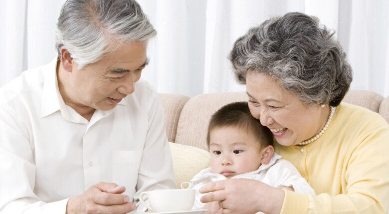 Bạn nên để lại tiền tiết kiệm cho con cái hay cho tuổi già của mình? Đây là điều các bậc cha mẹ thực sự nên làm! - 2
