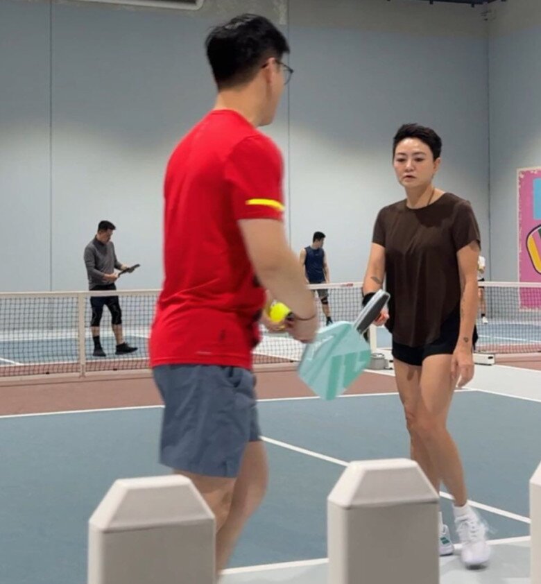 Cô hiệu phó hot nhất MXH khoe dáng nuột sau 3 lần sinh nở, U60 sang Úc đón cháu ngoại sắp đẻ mà nhìn như chị em với ái nữ - 6
