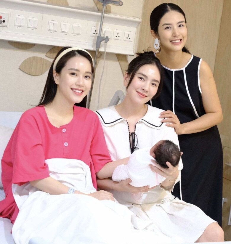4 người đẹp Việt vừa đón &#34;rắn con&#34;: Ái nữ Xuân Hinh được chồng mạnh tay chi tiền, hot girl Sài thành sinh 1 tháng mới công khai - 6