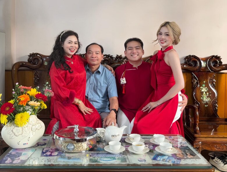 Hot girl Gia Lai mặc mốt giấu quần ra mắt nhà chồng gây tranh cãi, bầu 6 tháng được chồng tặng 1 cọc tiền đô - 7