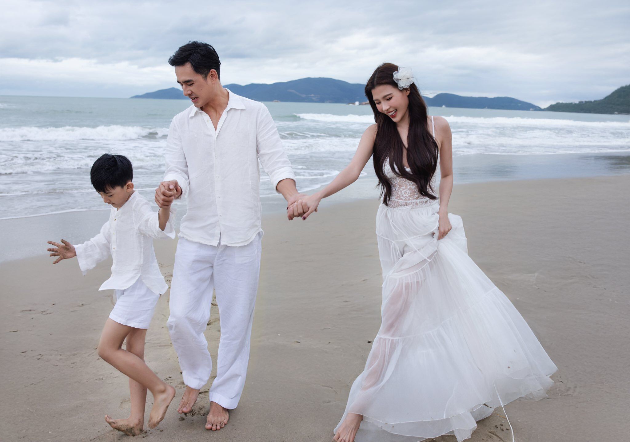 Dàn người đẹp Việt sinh con với chồng là nam thần Vbiz: Thúy Diễm, Ngọc Ánh có con quốc tịch Mỹ, vợ Quang Tuấn càng bầu càng xinh - 12