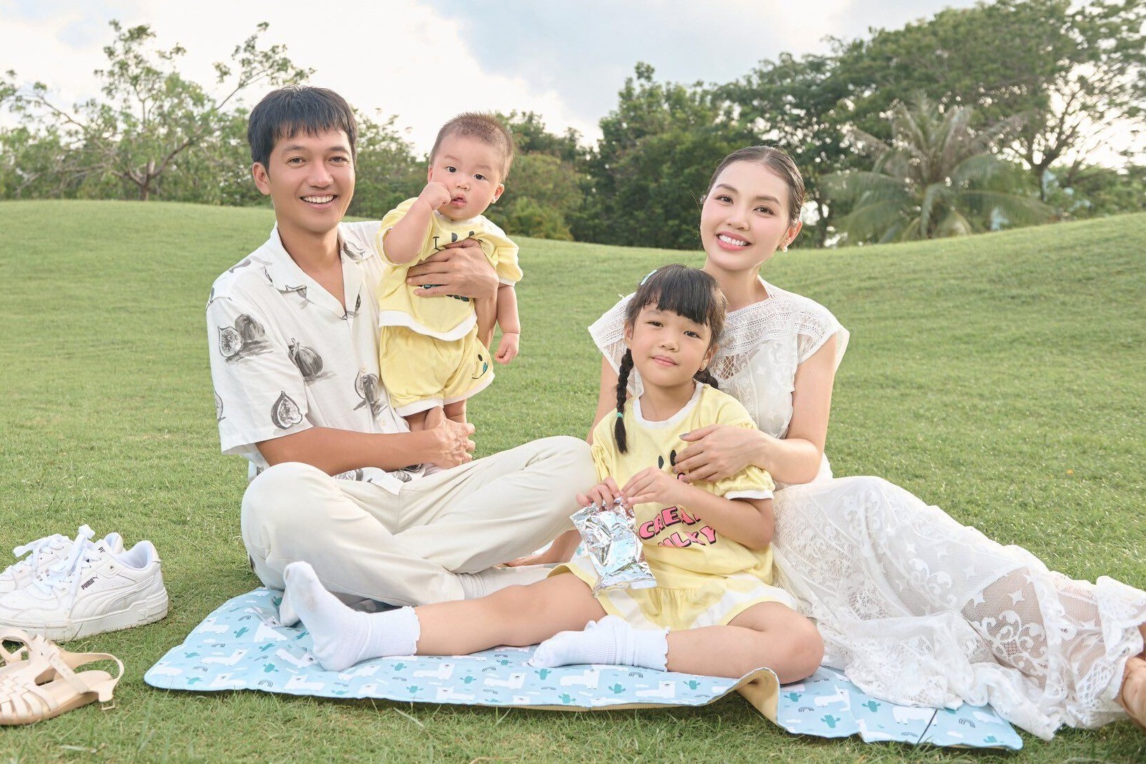 Dàn người đẹp Việt sinh con với chồng là nam thần Vbiz: Thúy Diễm, Ngọc Ánh có con quốc tịch Mỹ, vợ Quang Tuấn càng bầu càng xinh - 15