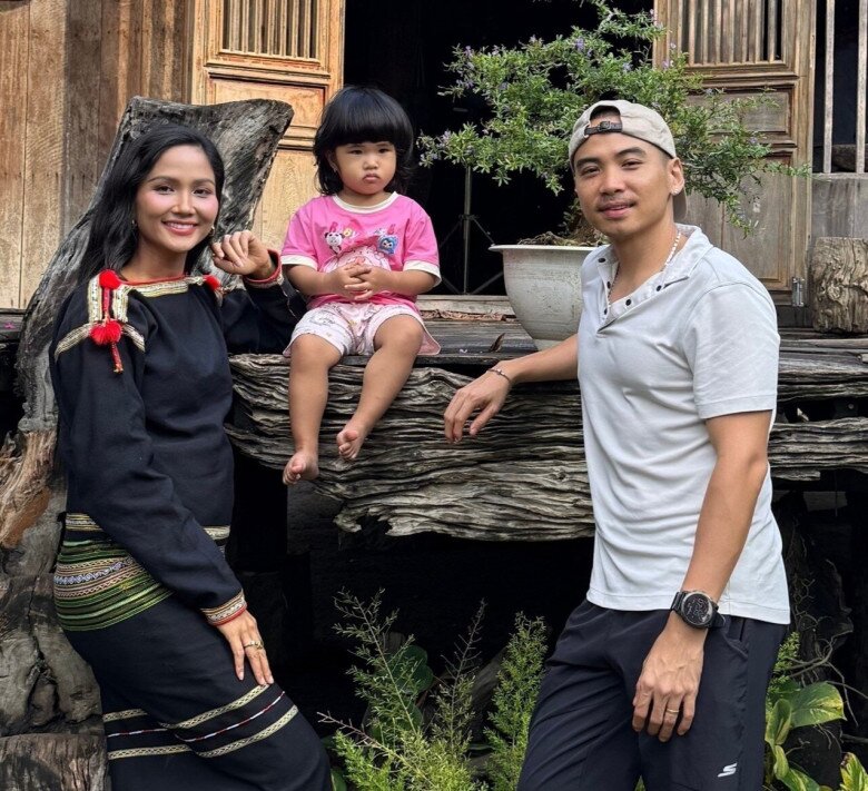 Bà bầu H’Hen Niê về quê được mẹ chăm khéo, em bé phát triển vượt chuẩn sau 3 tuần ăn cơm nấu từ nguyên liệu có sẵn ở nhà - 3
