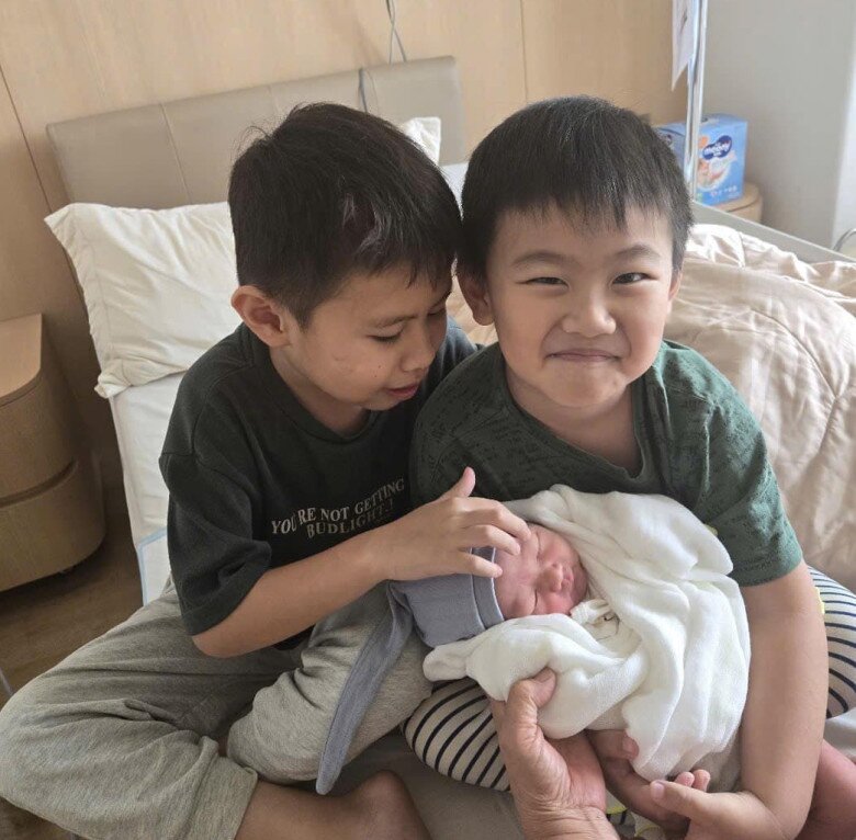 Chị gái Đặng Thu Thảo khoe eo thon sau 4 lần sinh nở, mơ một cô công chúa nhưng trời ban cho tới 4 hoàng tử - 4