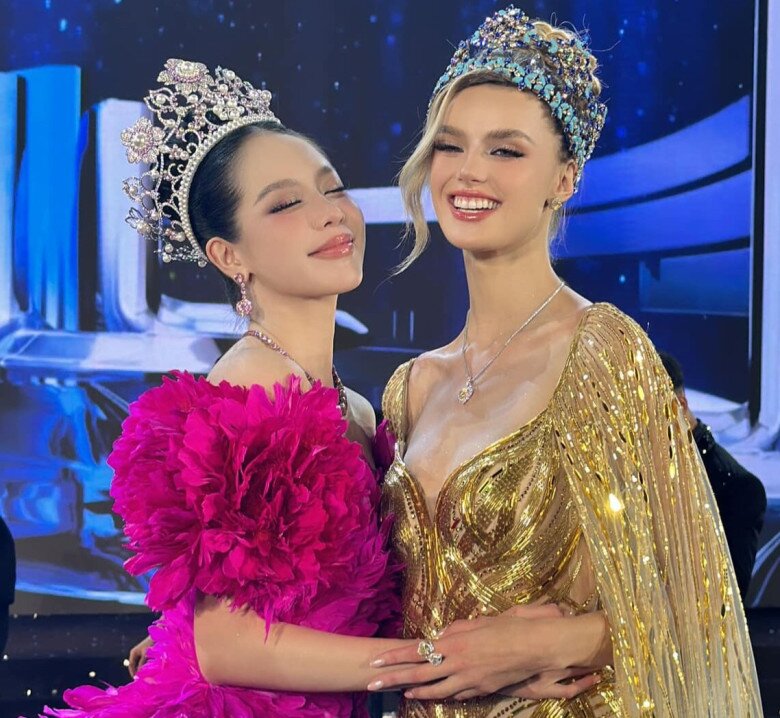 Cô gái 1m8 vừa hạ sinh con đầu lòng, visual &#34;búp bê sống&#34; trên bàn đẻ gây náo loạn mạng xã hội - 4