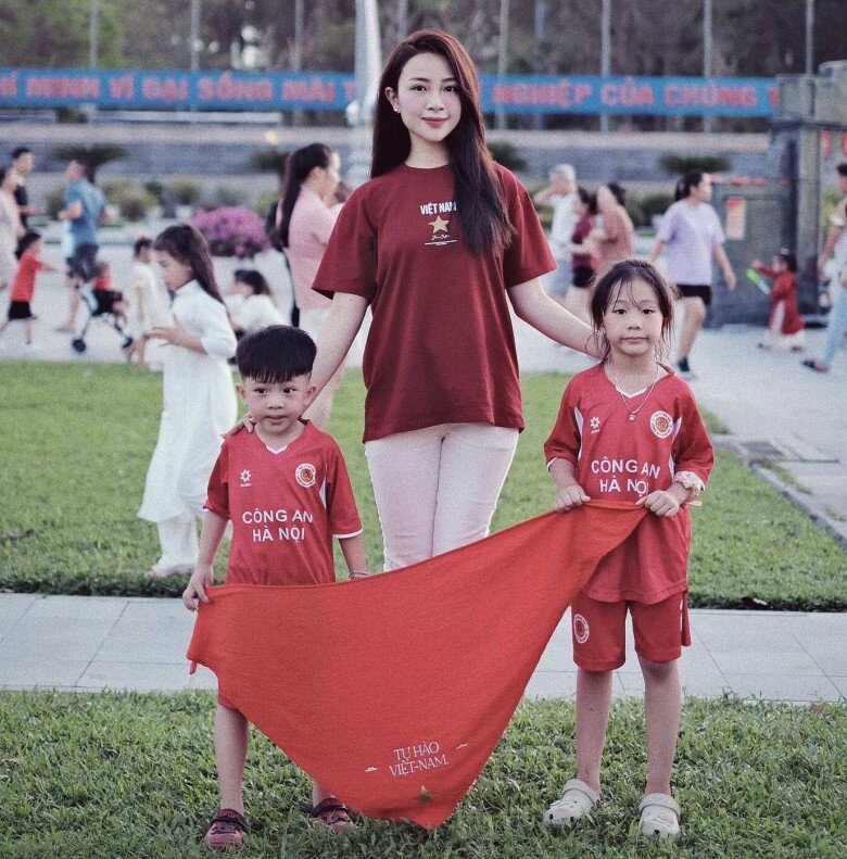 Cô giáo mầm non lấy nam thần tuyển Việt Nam: Bế bụng tròn xoe đi học giữa tin cưới chạy bầu, đẻ 2 con mặt vẫn “búng ra sữa” - 2