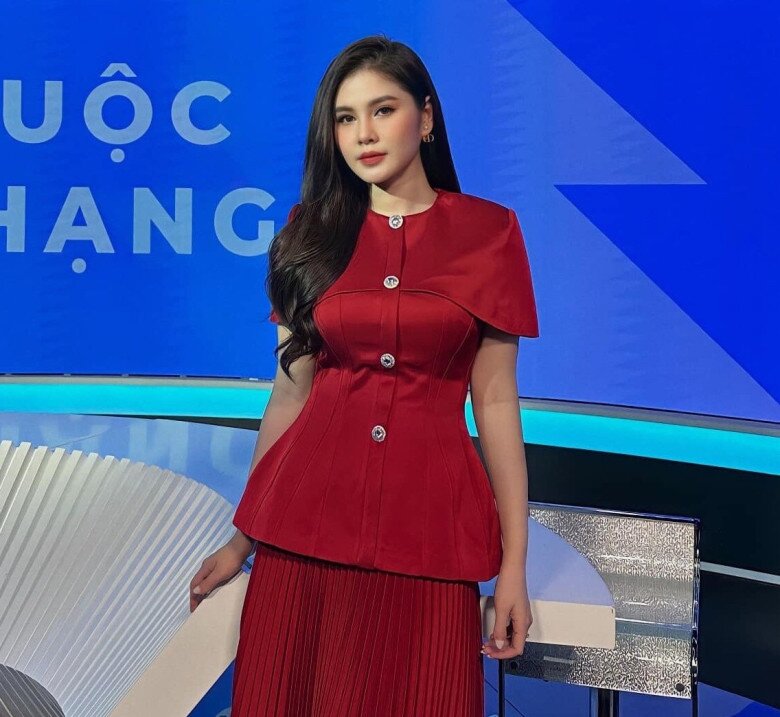 Dàn BTV Việt sinh xong &#34;độ dáng&#34; chuẩn gái son: Tiến sĩ 3 con tập nổi cơ bụng, Mai Ngọc eo phẳng lỳ vẫn chưa hài lòng - 9