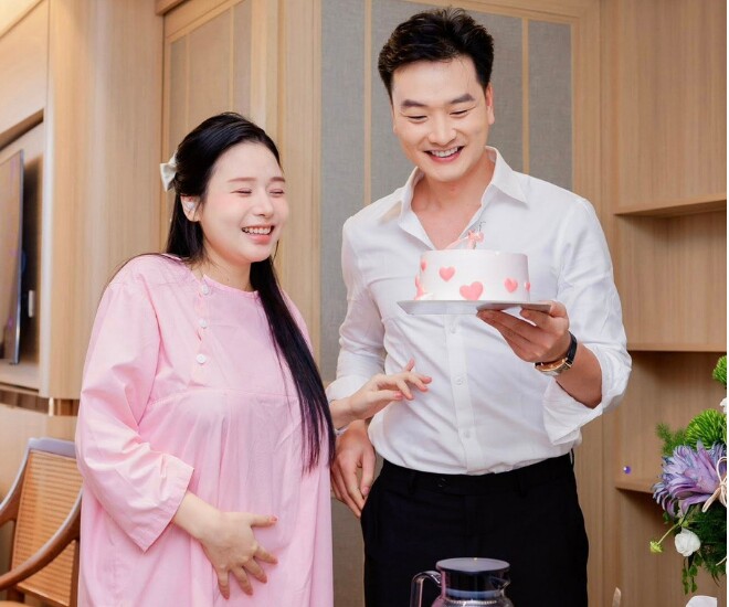 Dàn nam thần VTV chiều vợ bầu cực khéo: Hot boy Nhật Ký Vàng Anh vụng về vẫn lao vào bếp, trùm cuối tặng cả kim cương - 1