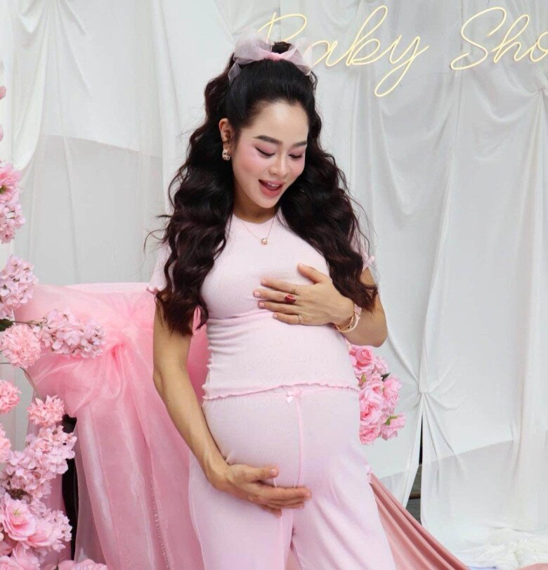 Đẻ con lai với chồng Tây, cô giáo Hồ Ngọc Hà sau sinh da mượt dáng xinh, cảnh tập thể dục khiến người xem nín thở - 6