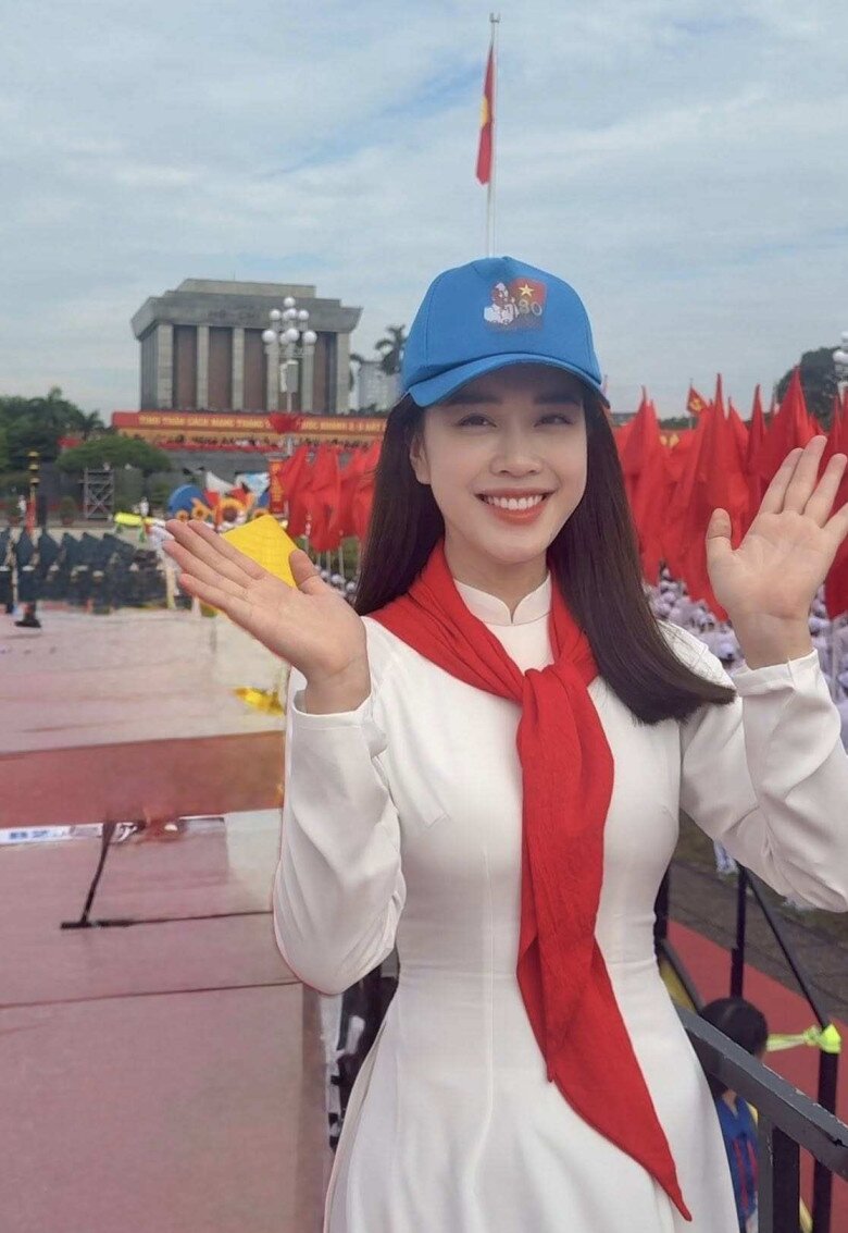Tham gia A80 sau 1 tháng ở cữ, MC VTV gây sốt vì quá xinh, nói là mẹ hai con chẳng ai tin - 2