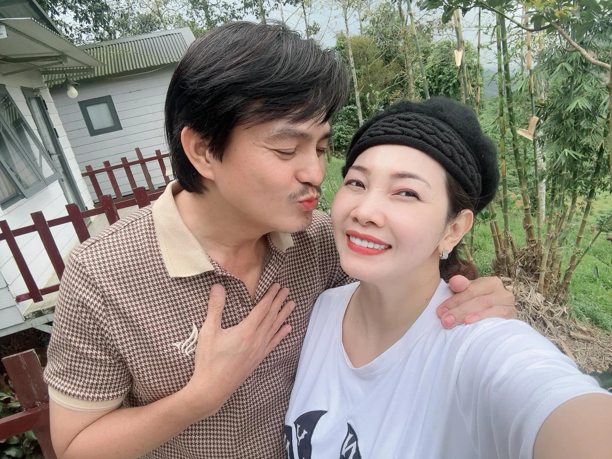 Diễn viên Cao Minh Đạt hít hà bụng bầu rồi mới an tâm ra đường &#34;cày cuốc&#34;, 50 tuổi được làm bố sau 9 năm tìm con - 6