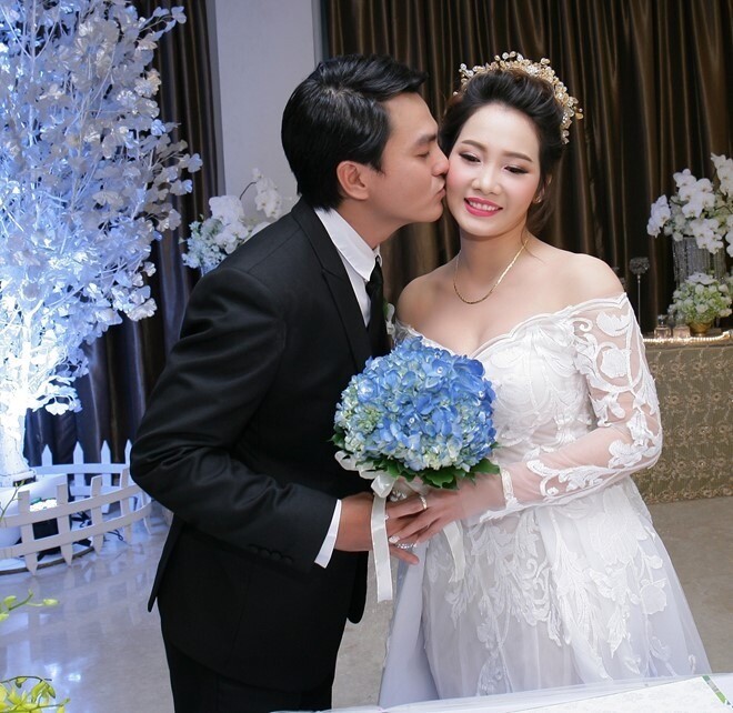 Diễn viên Cao Minh Đạt hít hà bụng bầu rồi mới an tâm ra đường &#34;cày cuốc&#34;, 50 tuổi được làm bố sau 9 năm tìm con - 7