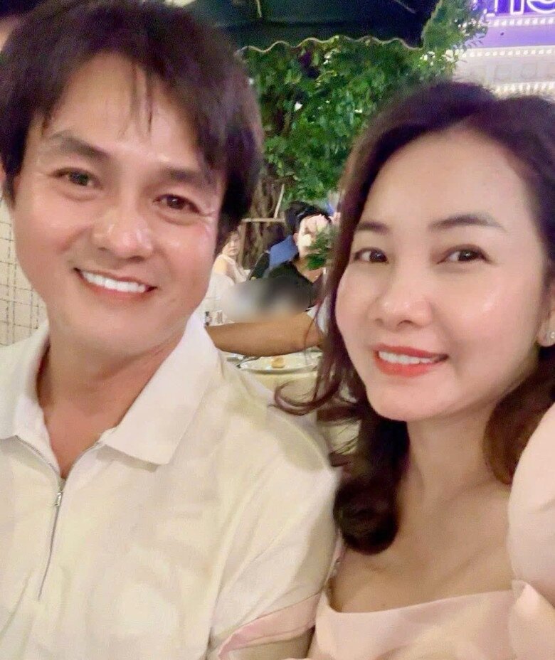 Diễn viên Cao Minh Đạt hít hà bụng bầu rồi mới an tâm ra đường &#34;cày cuốc&#34;, 50 tuổi được làm bố sau 9 năm tìm con - 4