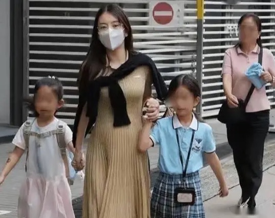 Gái quê đổi đời sau khi lấy đại gia hơn 22 tuổi, cảnh khệ nệ bụng bầu 8 tháng một mình chăm 2 con lớn gây bàn tán - 2