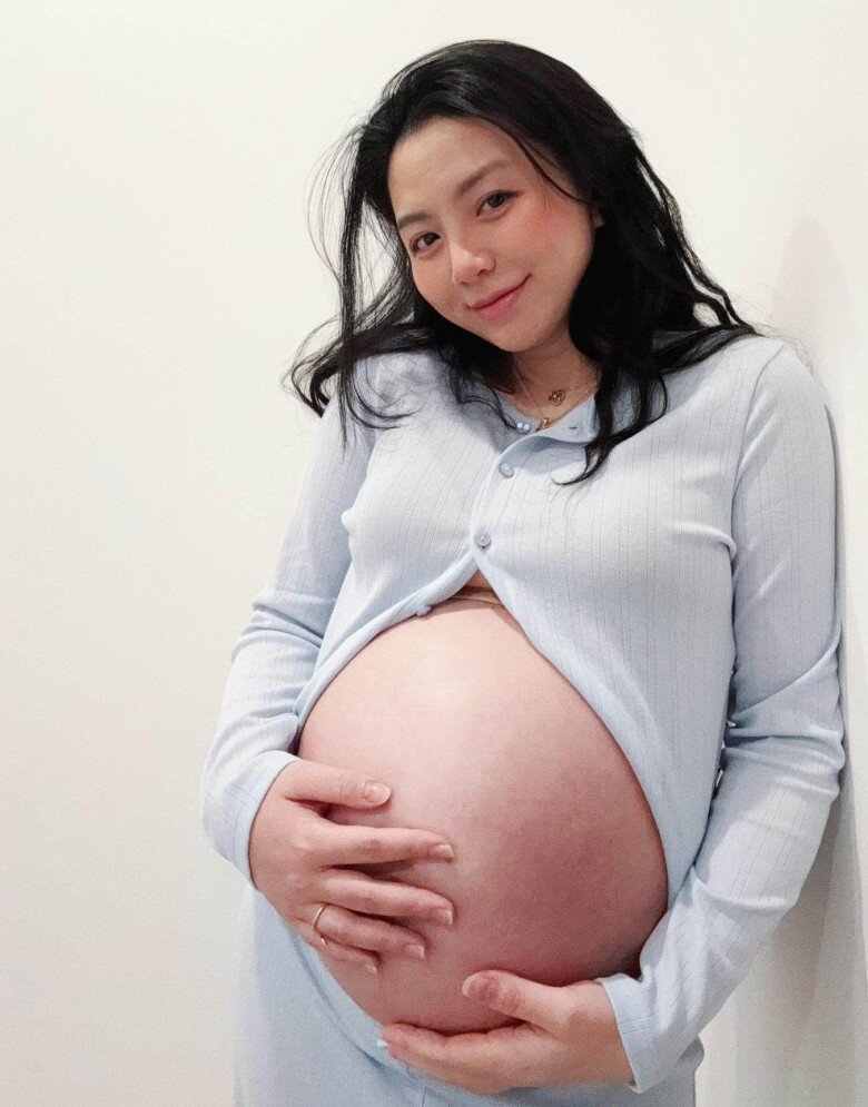 Hot girl Hà Nội gia thế “khủng” vượt cạn thành công ở Úc, bà ngoại trẻ đẹp là cô hiệu phó hot nhất MXH rạng rỡ bồng bế cháu - 7