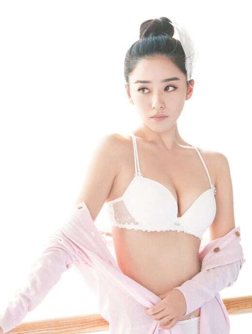 Nàng thơ vừa thông báo mang bầu con đầu lòng với chủ tịch: Quá khứ xấu hổ vì cảnh nóng, sở hữu vòng một quyến rũ bậc nhất showbiz - 9