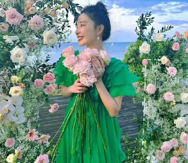 Nàng thơ vừa thông báo mang bầu con đầu lòng với chủ tịch: Quá khứ xấu hổ vì cảnh nóng, sở hữu vòng một quyến rũ bậc nhất showbiz - 5