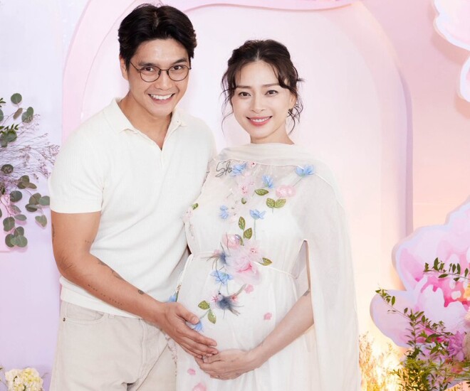 Ngô Thanh Vân khoe 10 đặc quyền như công chúa khi mang bầu: Được chồng trẻ cắt móng chân, giúp đi giày, điều số 5 vừa dễ vừa khó - 1