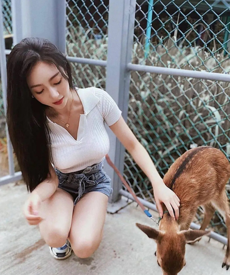 Gái xinh đi tập thể dục khoe eo 56cm nuột như Ngọc Trinh, nói vừa sinh con chẳng ai tin - 8