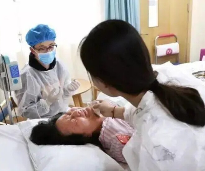 Sản phụ trẻ bị chồng tác động vật lý ngay trên bàn đẻ khiến cả phòng sinh im bặt, cái kết khiến dân tình hả dạ - 1