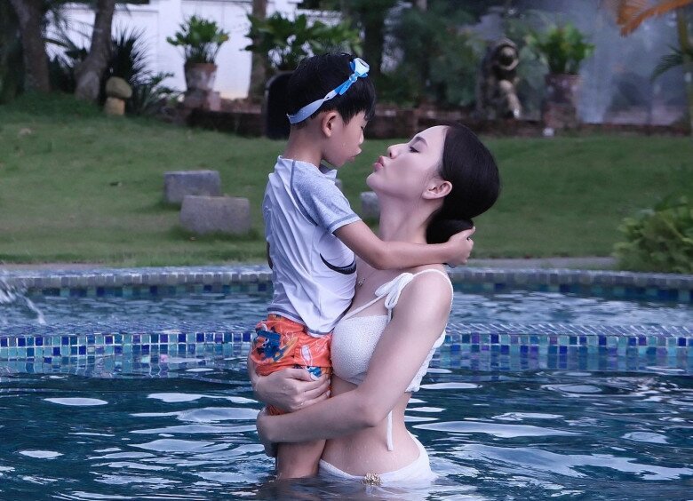 &#34;Thiên thần má lúm&#34; VTV mang bầu rạn tung toé giờ lột xác đẹp phát hờn, sau ly hôn hạnh phúc bên bố đơn thân là mỹ nam nhà đài - 5
