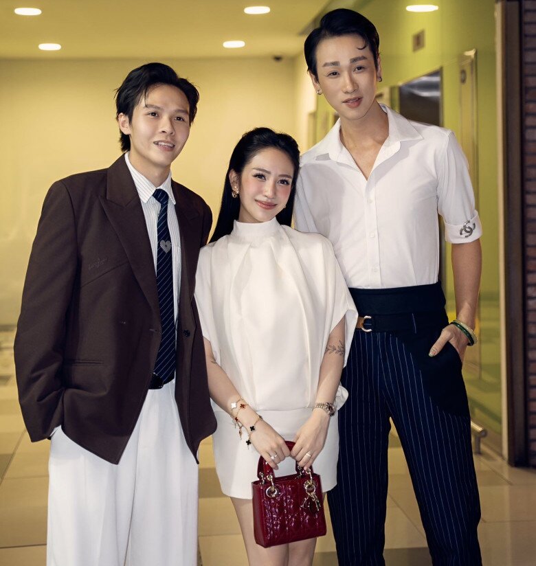 Tiểu thư Việt khoe que thử thai 2 vạch báo tin vui lần 4, từ gia đình đến bạn bè đều ngạc nhiên, Đoàn Văn Hậu xuýt xoa &#34;quá đẳng cấp&#34; - 10
