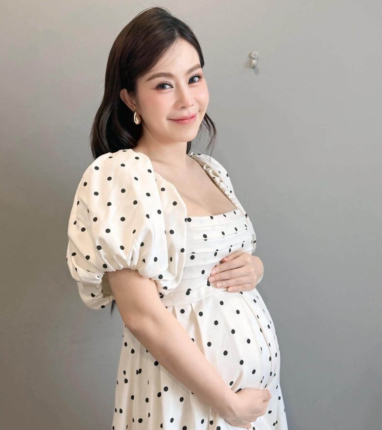 Cặp chị em dâu nổi tiếng màn ảnh Việt cùng thông báo mang thai và chuẩn bị sinh con trong năm 2025, được chồng cưng như trứng - 3