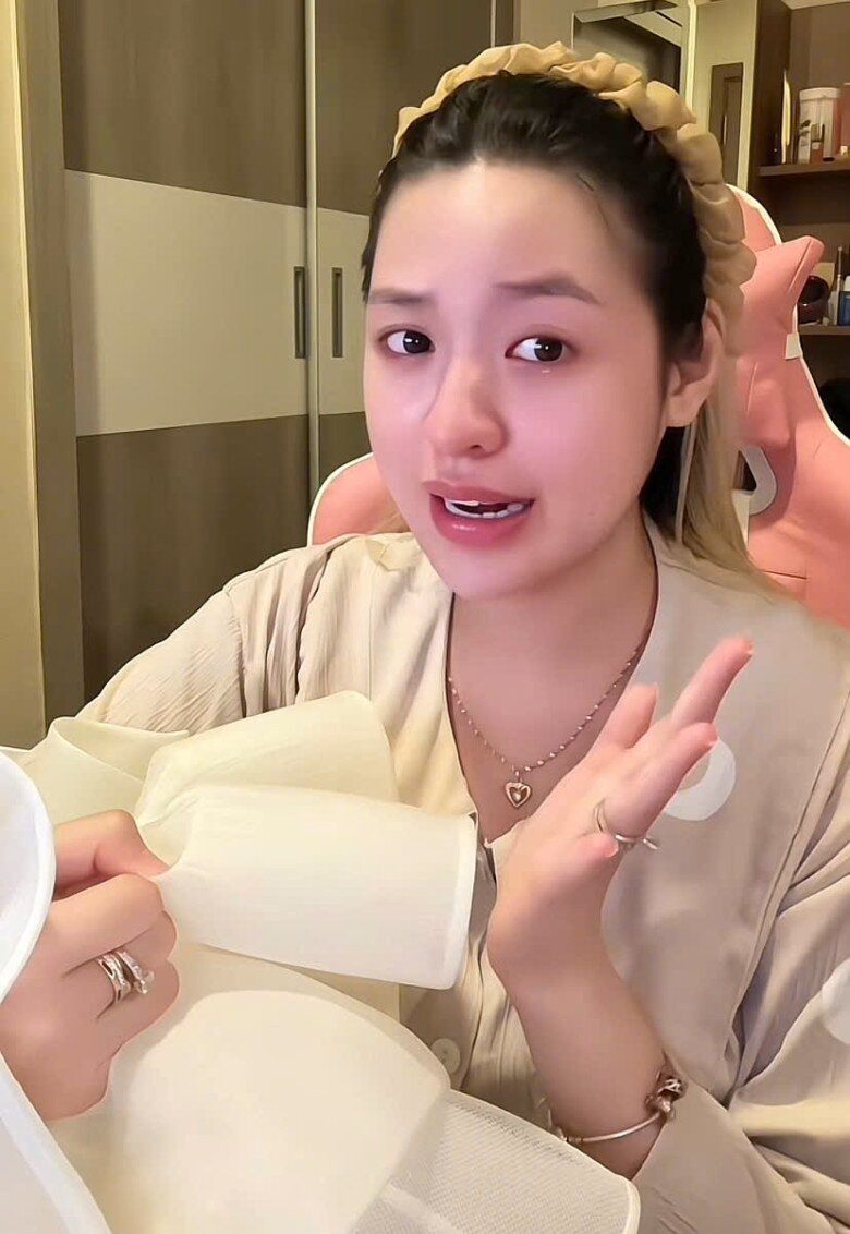 2 người đẹp Việt cùng lên bàn đẻ vào tháng 10: Chị đẹp U40 qua 2 lần bầu vẫn đẹp mơn mởn, hot không kém dâu hào môn - 4