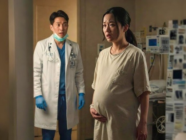 Bác sĩ đỡ đẻ hóa ra là chồng cũ, tôi đau đớn hét 9 từ khiến anh đỏ mặt