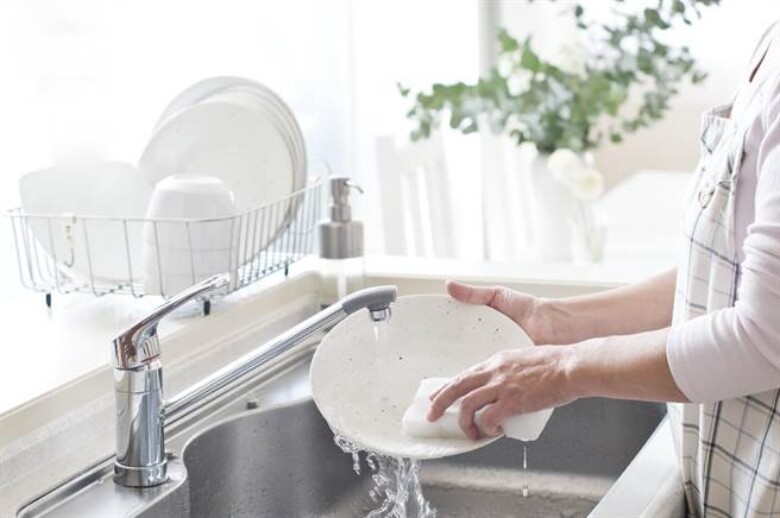 Ăn cơm xong đi rửa bát luôn là sai, nhân viên vệ sinh nhà hàng chỉ ra lý do - 2