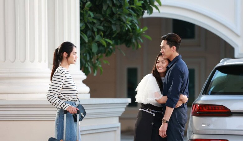Chồng cũ lái xe sang chở bạn gái xinh đẹp đến chế giễu tôi, chồng tôi nói một câu khiến anh câm nín - 3
