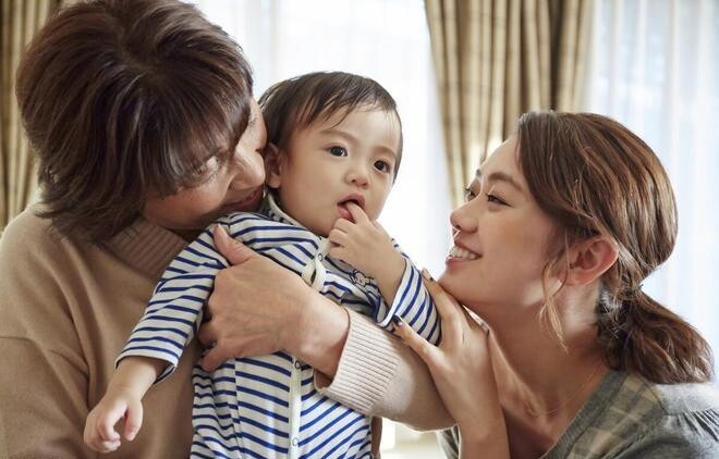 Con gái nhờ chăm cháu, hứa trả 12 triệu/tháng nhưng chỉ một câu về mẹ chồng khiến tôi bừng tỉnh - 2