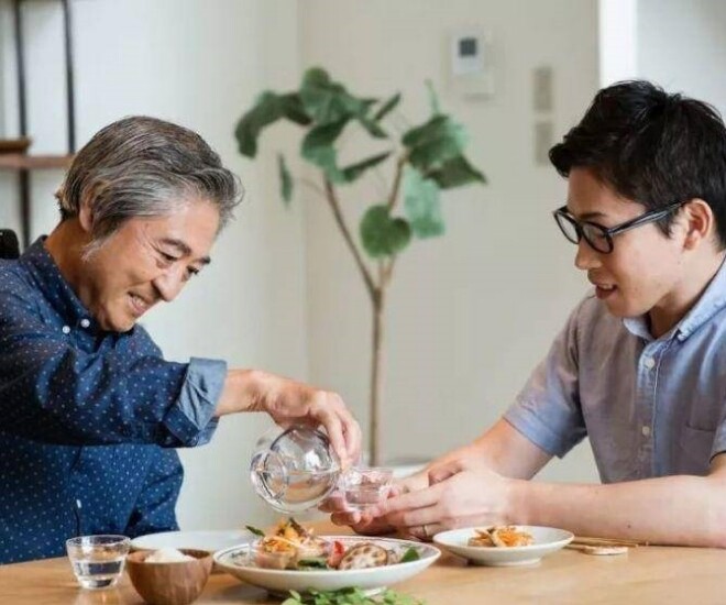 Định tặng con trai 2 tỷ làm quà cưới, nửa đêm tôi sốt cao, hành động của con gái khiến tôi đổi ý - 1