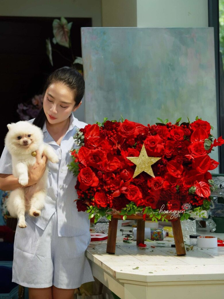 Hội mẹ đảm mạnh tay chi tiền triệu dựng &#34;góc yêu nước&#34; dịp 2/9, biến nhà thành không gian ngập tràn sắc cờ hoa - 12