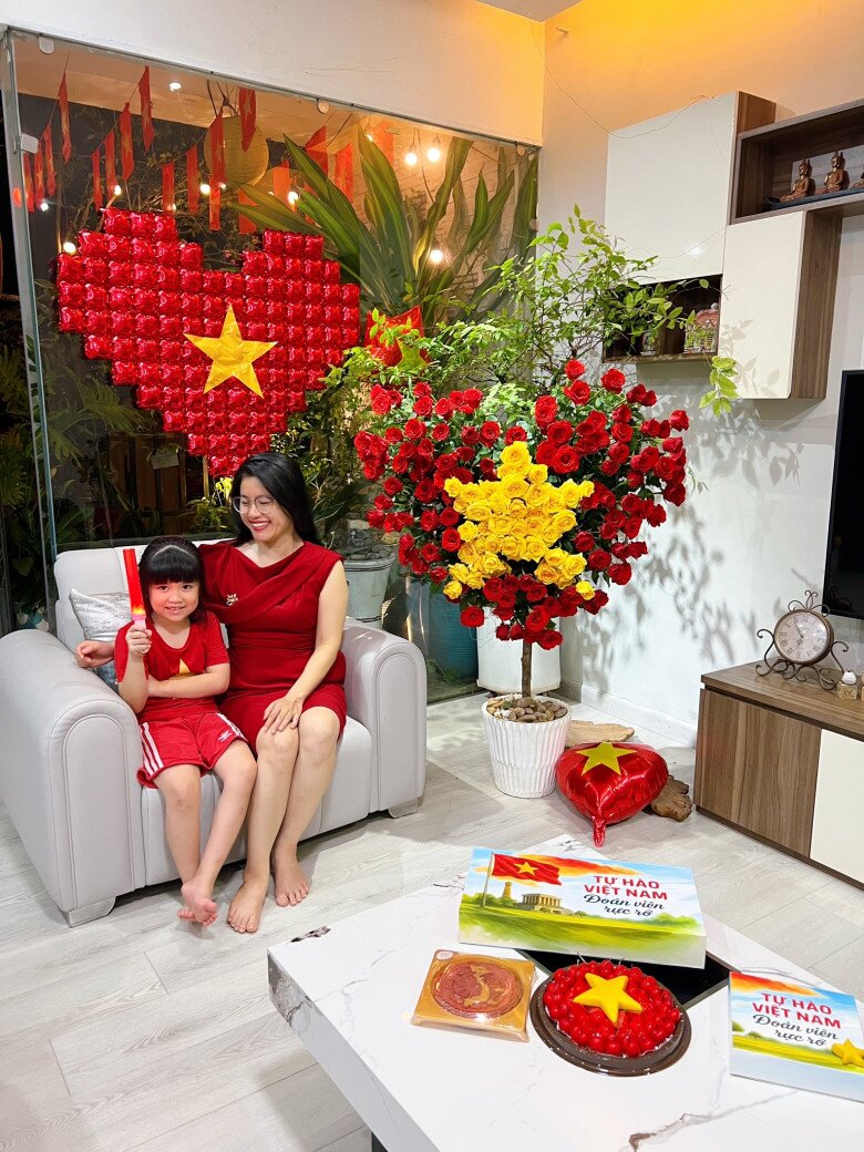 Hội mẹ đảm mạnh tay chi tiền triệu dựng &#34;góc yêu nước&#34; dịp 2/9, biến nhà thành không gian ngập tràn sắc cờ hoa - 8