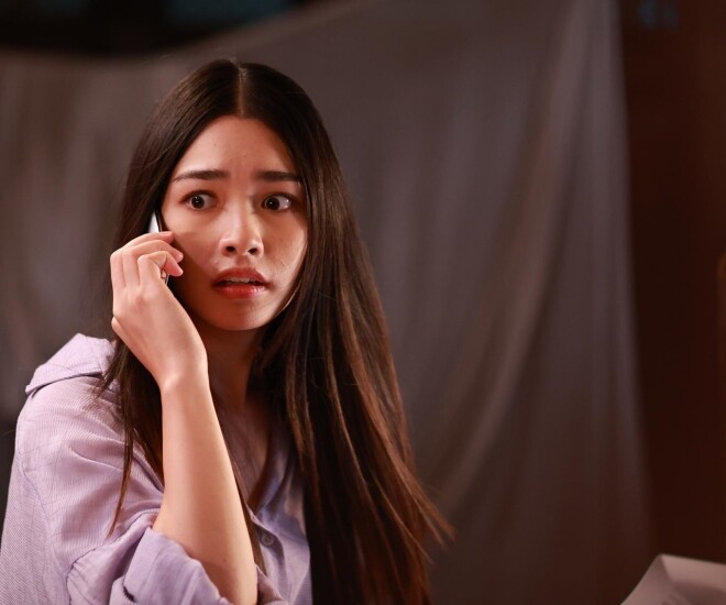 Mẹ gọi điện bảo về gấp vì bố ốm nặng, đến nơi thấy người ngồi cạnh bố, tôi đưa mẹ vào viện - 1