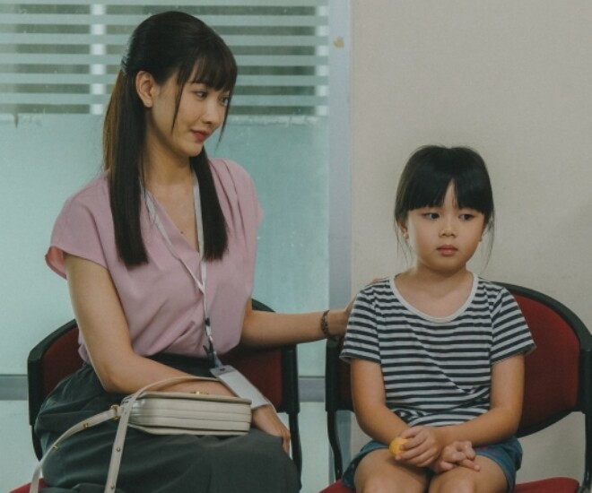 Mẹ kế đưa hết tiền đền bù đất cho em trai, một tin nhắn giữa đêm khiến tôi nghẹn ngào - 1