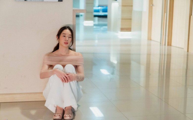 Sau ly hôn, tôi cho con về nghỉ hè với ông bà nội, lúc đón lên thấy thứ trong balo mà bàng hoàng - 2