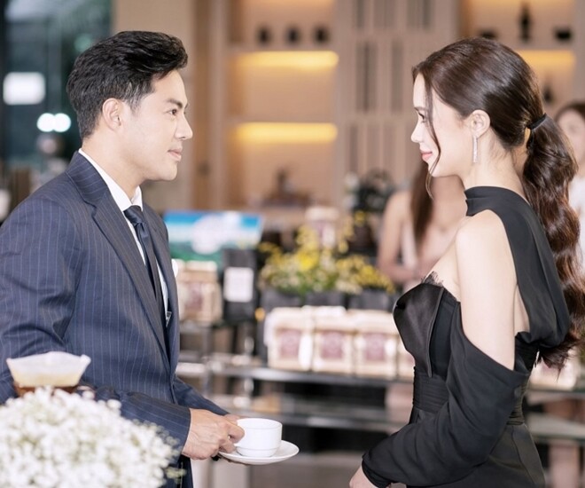 Tái hôn sau 3 năm chồng cũ mất, thấy một vị khách không mời xuất hiện, tôi bật khóc quỳ lạy giữa đường - 1