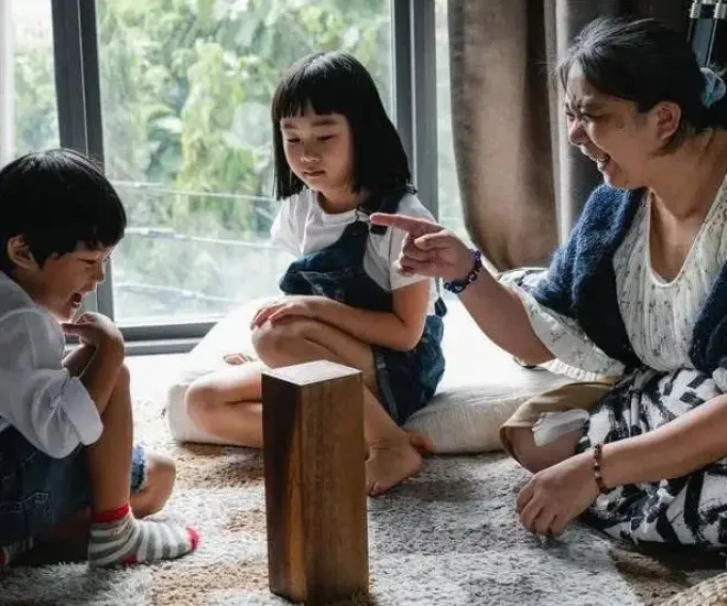 Tôi cho cháu gái 50 triệu, cháu trai chỉ 10 triệu, con dâu bất mãn nhưng lời cháu trai khiến tôi xúc động - 1