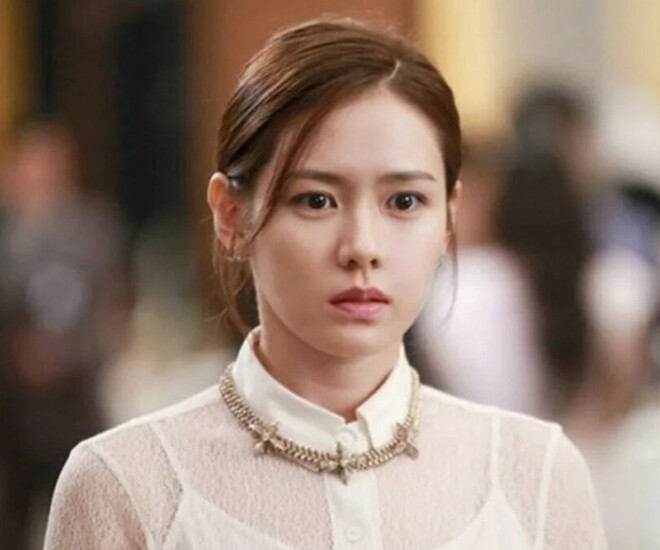 Uống say rồi trót lên giường với chồng cũ, sáng hôm sau nhìn thứ đặt đầu giường mà tôi sững sờ - 1