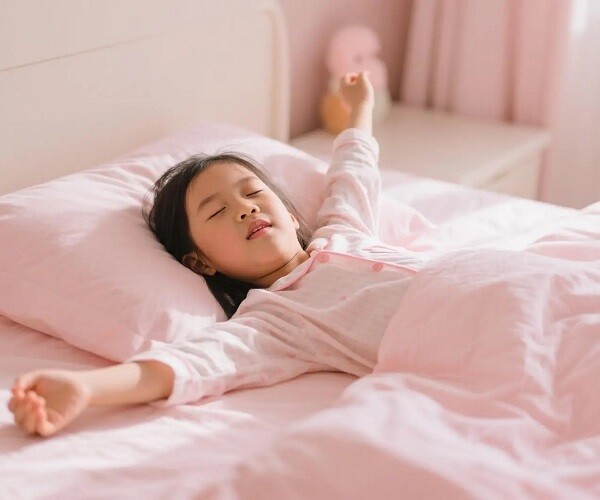 Trẻ có IQ cao thích làm 3 hành động &#34;khác người&#34; sau khi thức dậy - 1