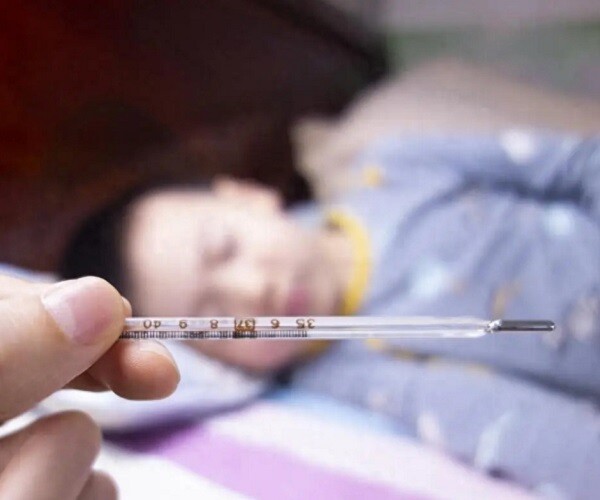 Bác sĩ: Bố mẹ bảo bọc quá mức là đang làm hao mòn sức khỏe của con - 1