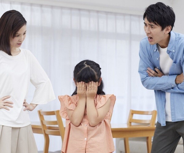 3 khác biệt lớn giữa trẻ đứng yên nghe và bỏ đi khi bị bố mẹ mắng - 1