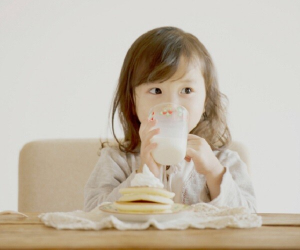 Đừng đợi con ốm mới tìm cách tăng đề kháng, những ly sữa mỗi ngày là đủ đề bắt đầu nâng cao hệ miễn dịch từ bên trong - 1