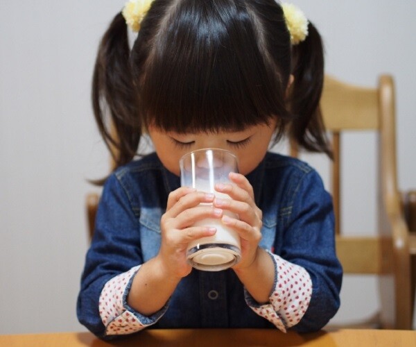 Hộp sữa nhỏ trong ba lô, &#34;đòn bẩy&#34; giúp con &#34;cân&#34; cả ngày học tập. - 1