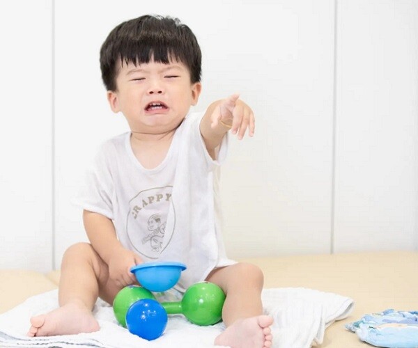 Trẻ bám mẹ và không bám mẹ sẽ thay đổi tính cách khi lớn lên, bố mẹ nhận diện từ 3 điều này - 1