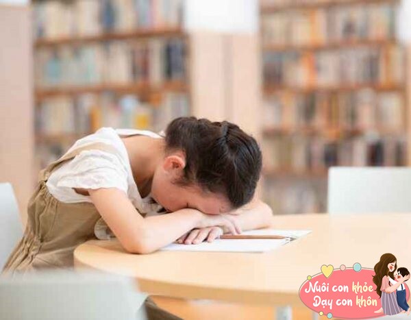 4 điểm khác biệt lớn giữa trẻ tự thức dậy và trẻ bị đánh thức khi ngủ - 3